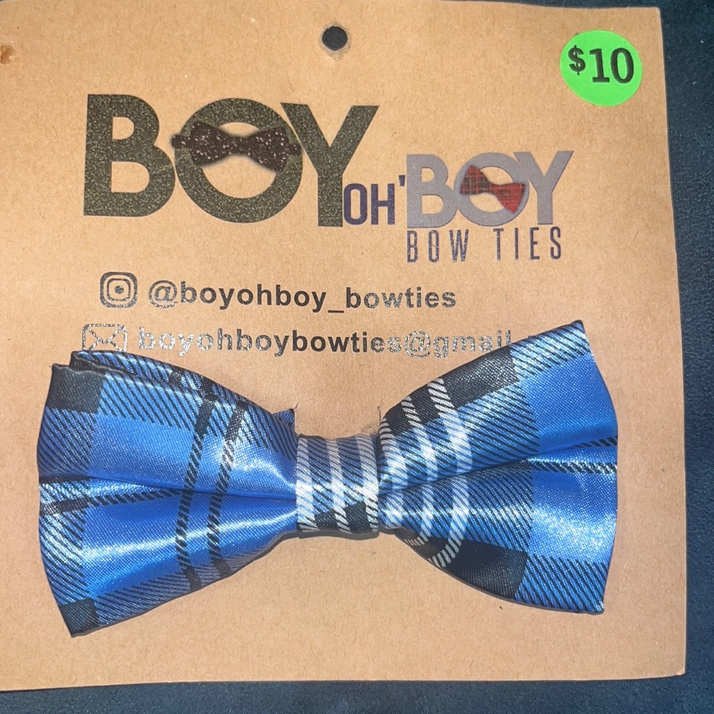 Blue plaid Bow ties 2 bow ties for the price of 1. $10